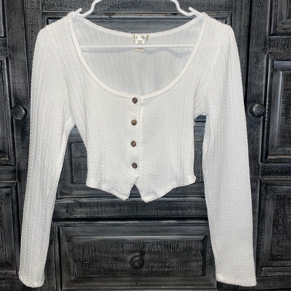 Bozzolo White Ribbed Scoop Neck Button-Front Long Sleeve Top